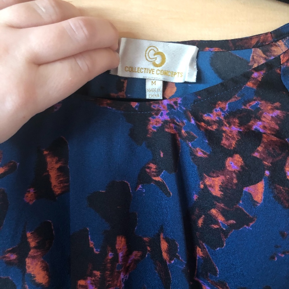 Floral Blouse πΈ - Picture 3 of 6